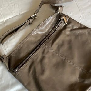 HOBO Soft Natural Leather Sand, Tan crossbody bag, perfect conditions like New